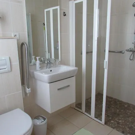 D'hotes La Basse Gougeonniere فندق مبيت وإفطار Neuvy-en-Mauges