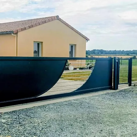 D'hotes La Basse Gougeonniere Bed & Breakfast Neuvy-en-Mauges