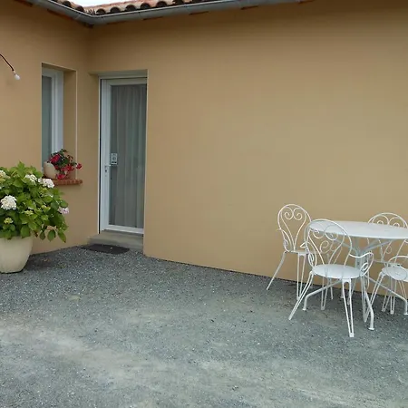 فندق مبيت وإفطار D'hotes La Basse Gougeonniere Neuvy-en-Mauges