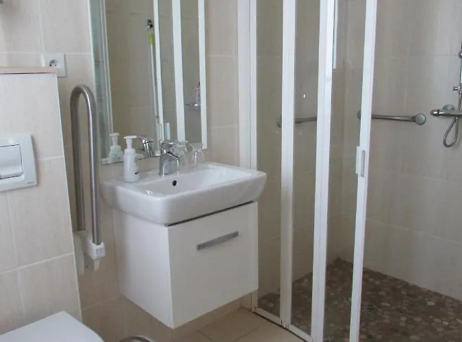 D'hotes La Basse Gougeonniere Panzió Neuvy-en-Mauges